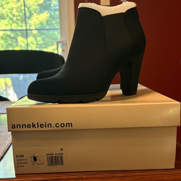 Anne Klein Black Heeled Ankle Boots - Picture 1 of 6